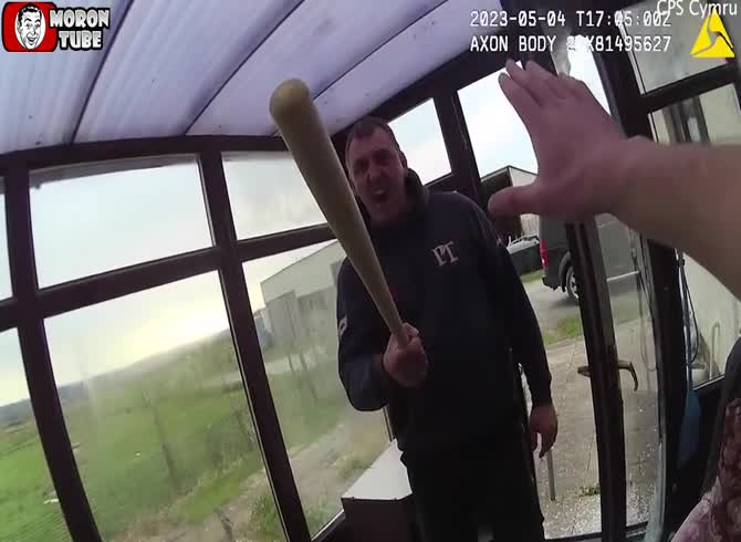 Video :During a family dispute, an angry farmer attacks a police officer and destroys his father's home